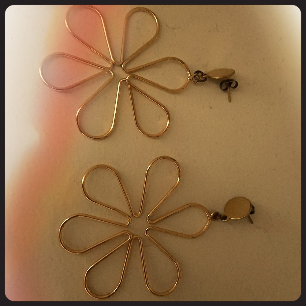 Gold plated flower earrings